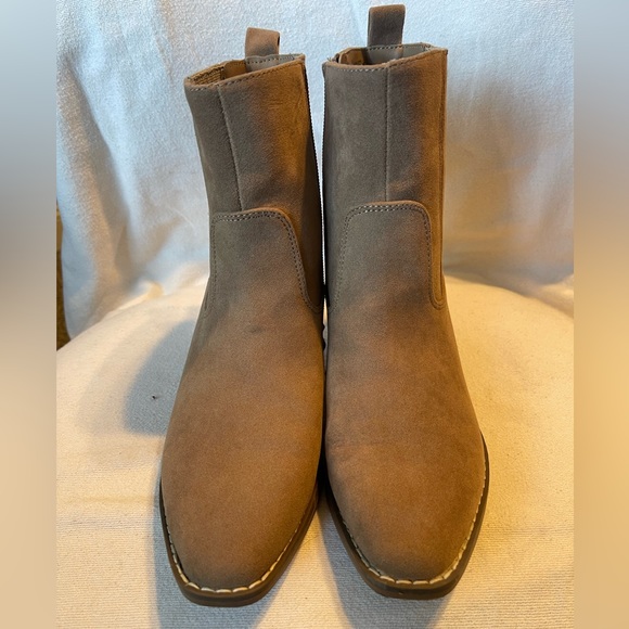UNIVERSAL THREAD ANKLE BOOTS - Picture 2 of 6
